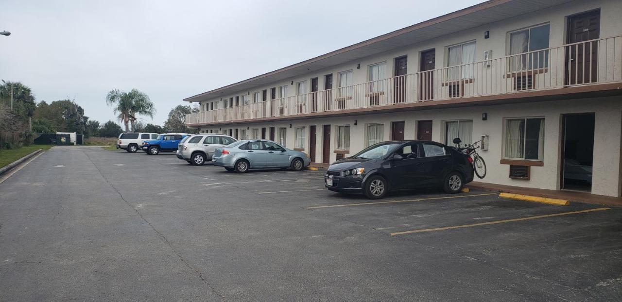 Central Motel Кисими Екстериор снимка
